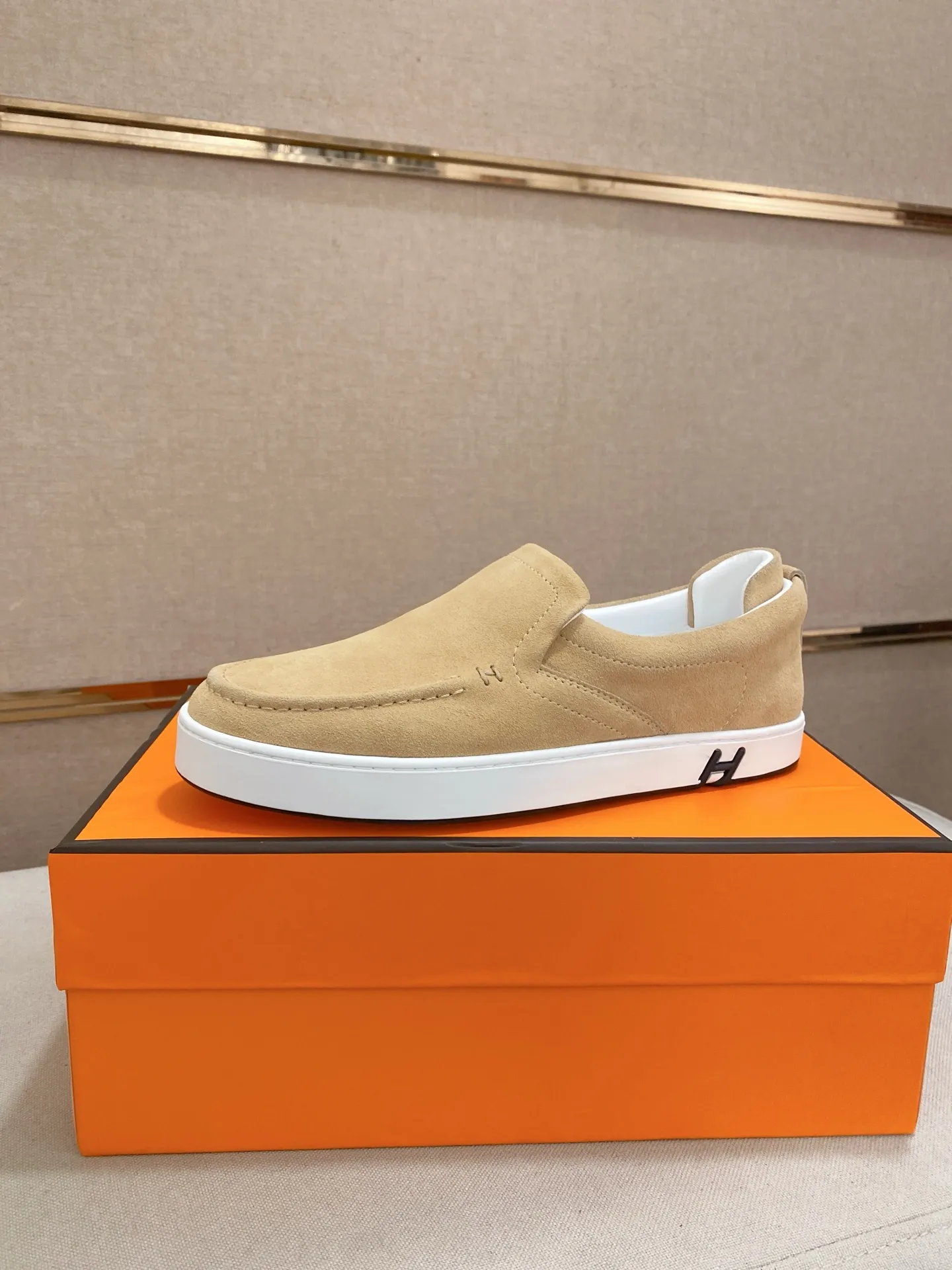 Men's clothing and shoes💰: 442💰《HERMES》【Classic original single version】Hermès; top 🔝purchase agent🔍🔍men's latest 🇺🇸 counter sales simultaneously, imported from Italy original ▲▲cowhide ▲▲ (high-end, nobility, class) ) Exquisite workmanship (Italian 🇮🇹 imported water-dyed 🐂 cowhide lining) sole: original sole provided by the original factory, ⚠️exclusive double-layer activity·TPR·rubber·combined molded outsole; super comfortable·wear-resistant·non-slip·environmental protection The real thing is more beautiful if you take the real thing (high quality, follow the order). You can enter and exit the counter at will * Number of yards: 38-44 (45 can be customized and cannot be returned or exchanged)